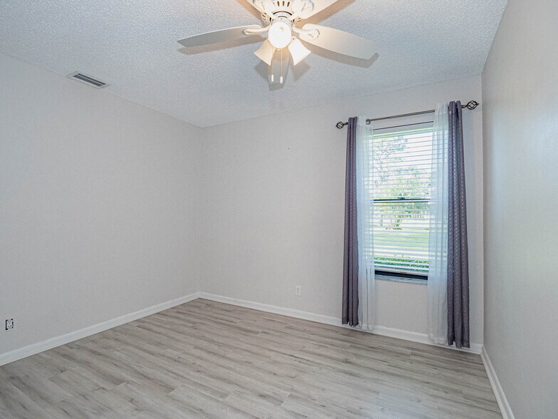 Building Photo - 13312 Touchstone Plz