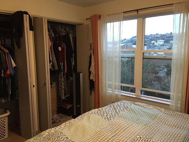 Building Photo - 2Bd/1Ba Seattle Home