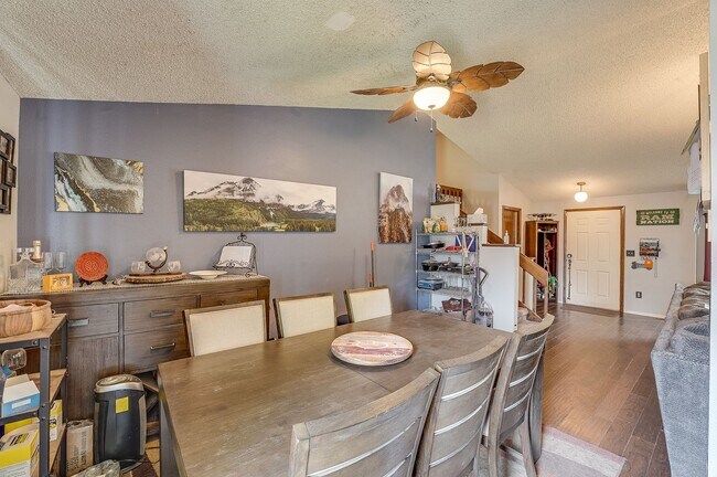 Building Photo - 3 bed, 2 bath Tri-Level in Brown Farm Subdivision