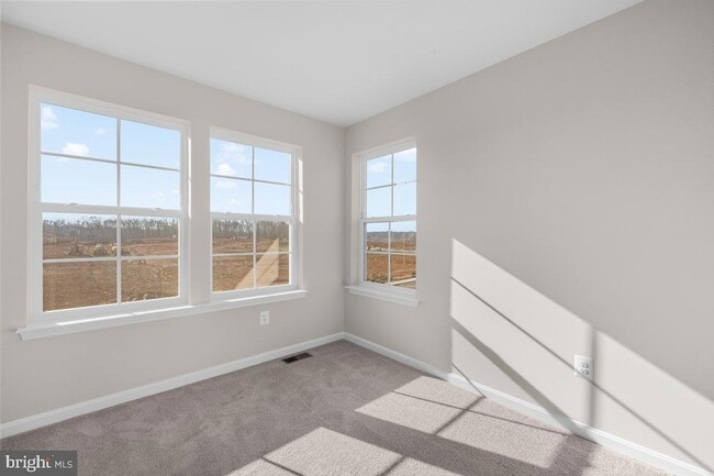 Building Photo - 569 Seeback Dr