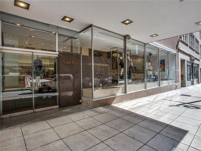 Building Photo - 1505 Elm St
