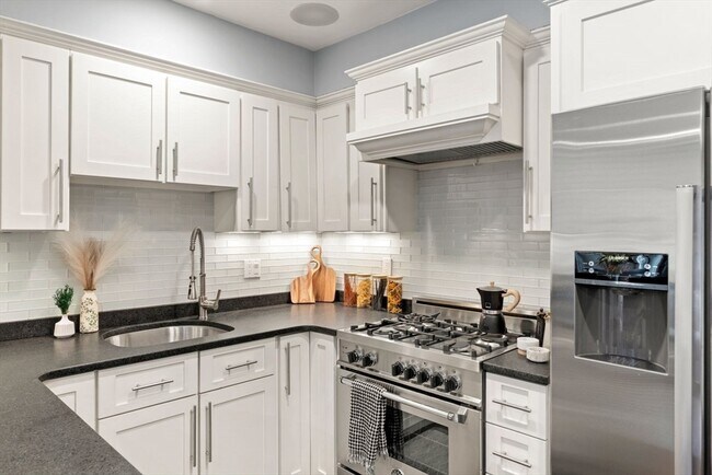 Building Photo - 12 Mohawk St