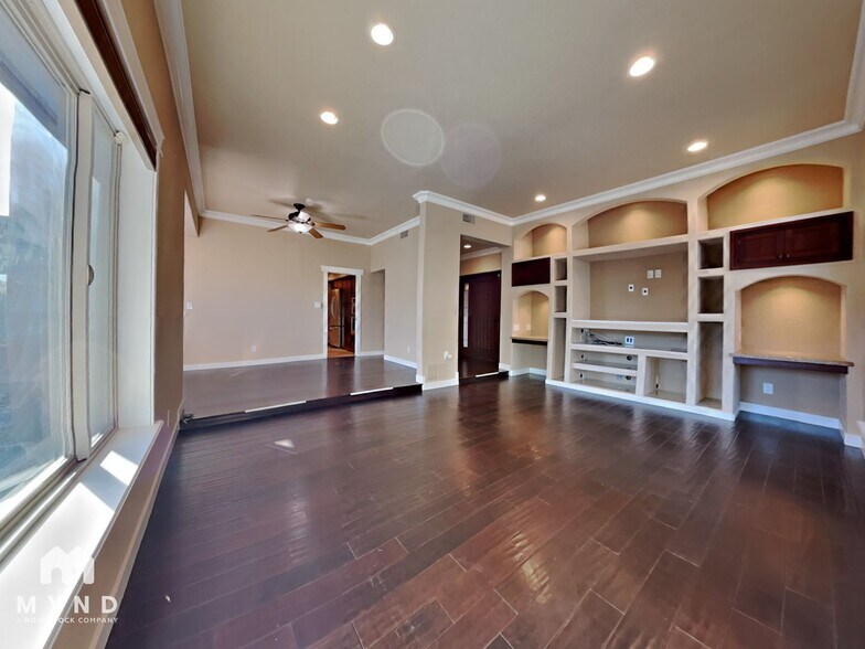 Building Photo - 15811 E Richwood Ave