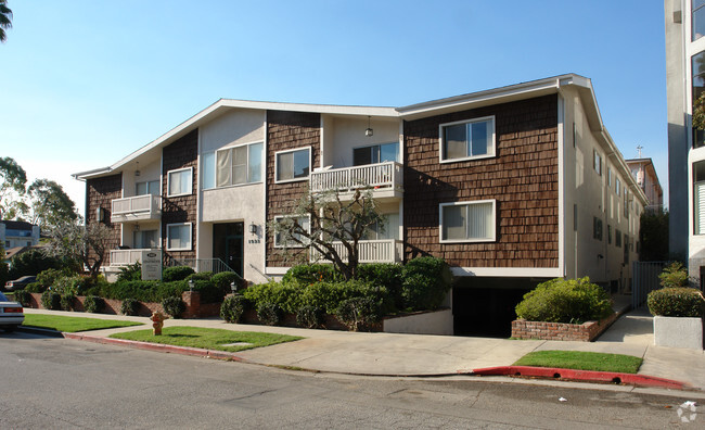 Building Photo - 1933 Manning Ave