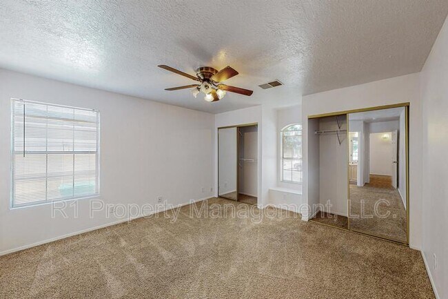 Building Photo - 1729 Chamisa Rd NE