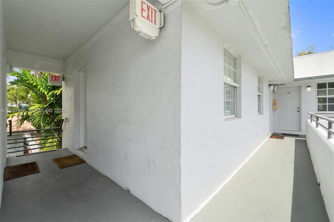 Building Photo - 541 NE 62nd St