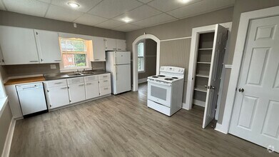 Building Photo - 2 Bedroom, 1 Bath Duplex in Quiet Dover Ne...