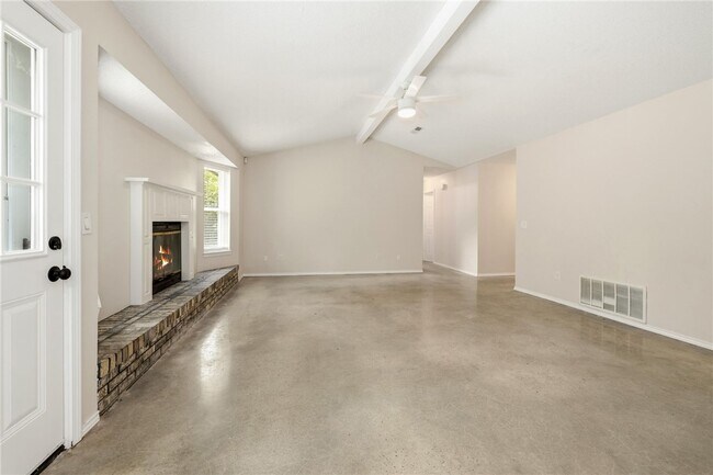 Building Photo - 2146 Loren Cir