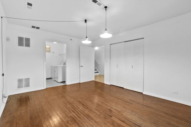 Building Photo - 1716 E 54th St