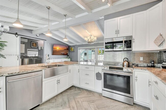 Building Photo - 2531 Gulfstream Ln