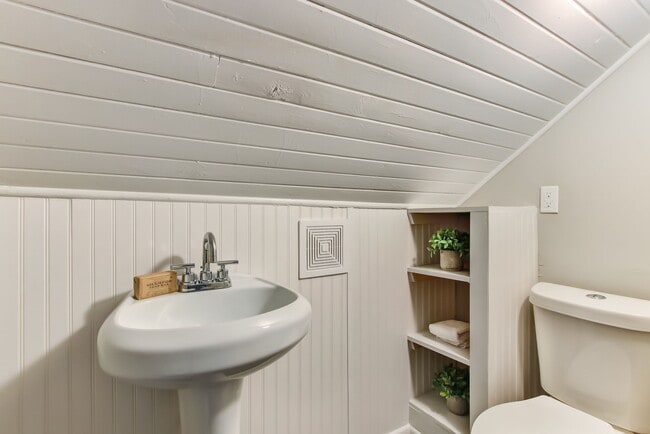 Building Photo - 513 E 36th St