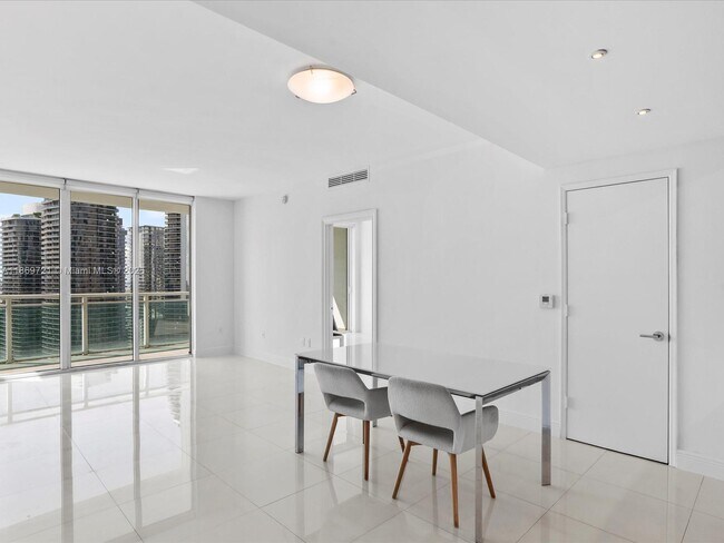 Building Photo - 951 Brickell Ave