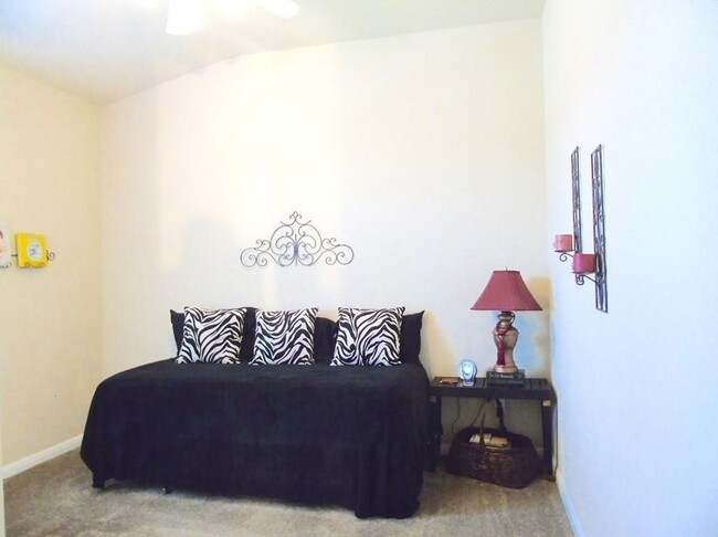 Building Photo - Gorgeous 3 bed, 3 bed, Leander Tx (Stewart...