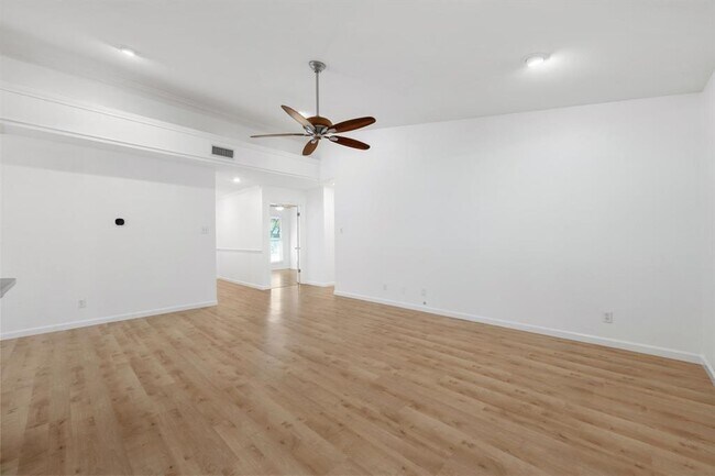 Building Photo - 11904 Highland Oaks Trail