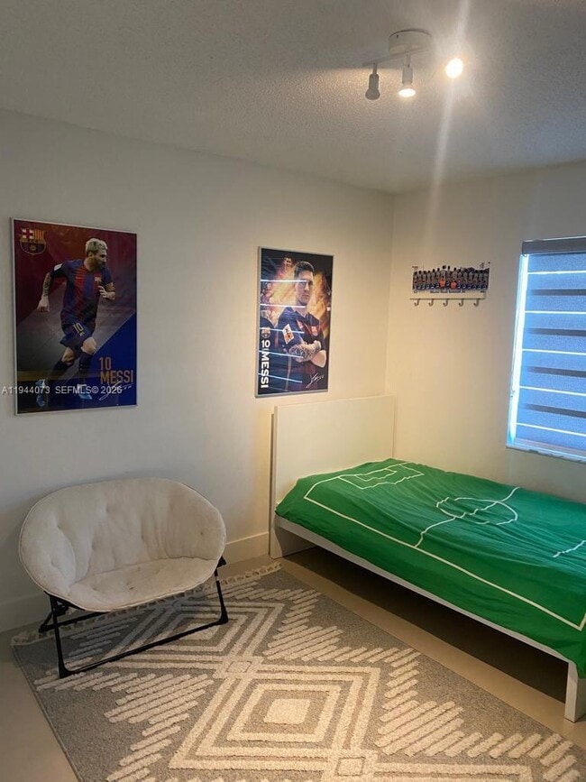 Building Photo - 5261 SW 154th Pl