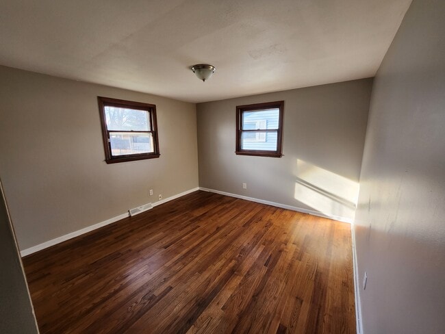 Building Photo - 4140 Birchwood Dr N