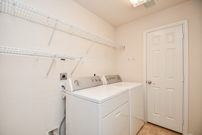 Building Photo - 9004 Sunrise Trail