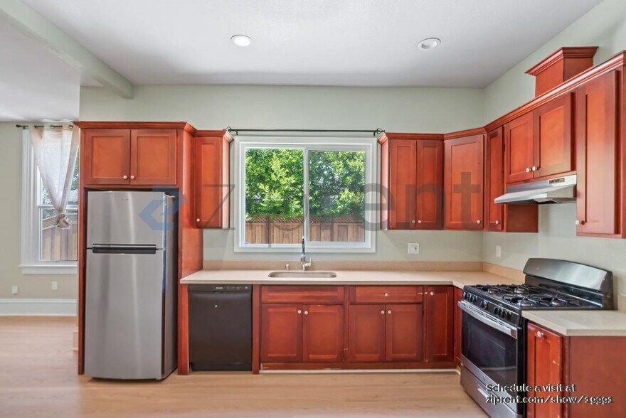 Building Photo - 142 N 15th St