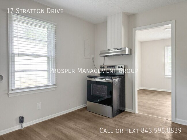 Building Photo - 17 Stratton Dr