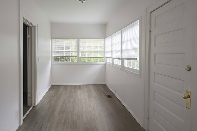 Building Photo - 952 Curry Pl