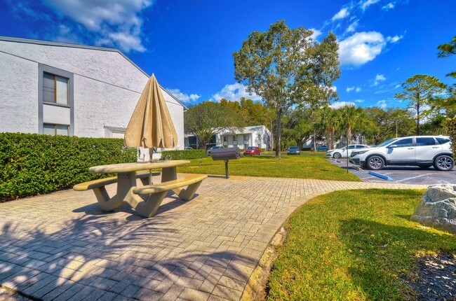 Building Photo - 3161 Lake Pine Way S