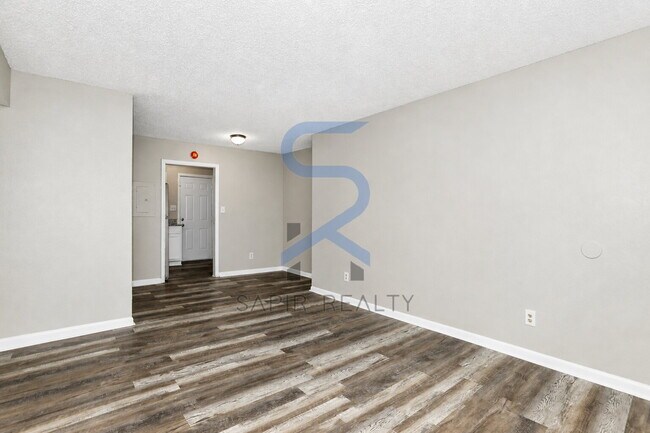 Building Photo - Limited-Time Move-In Promotion! Move in on or before May 15th and receive your choice of incentiv...