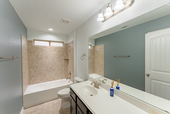 Building Photo - 448 Bottle Brush Dr