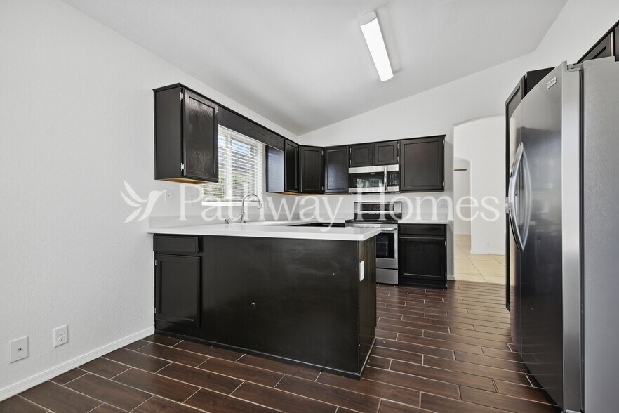 Building Photo - 15212 N 85th Dr