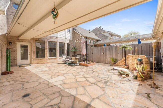 Building Photo - 2411 Clippers Square