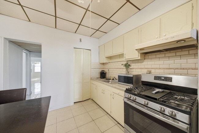 Building Photo - 222 47th St