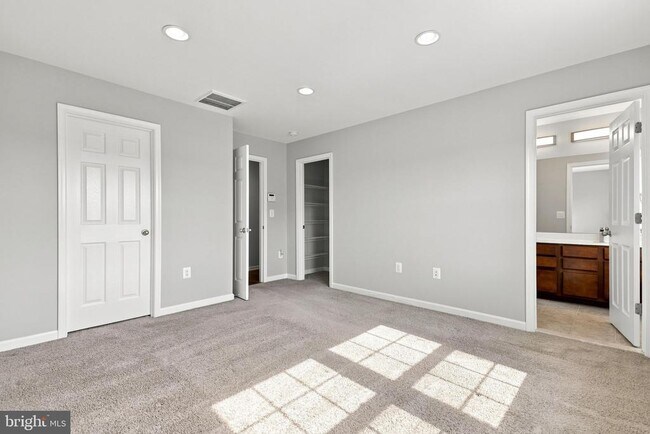 Building Photo - 25678 Pleasant Valley Rd