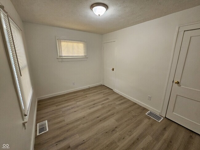 Building Photo - 835 Tecumseh St