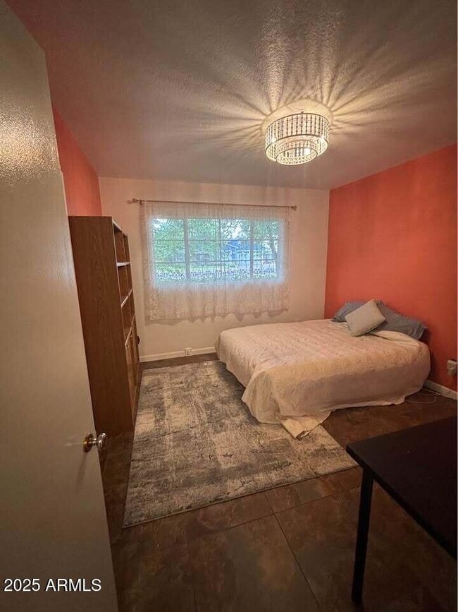 Building Photo - 4105 E Lewis Ave