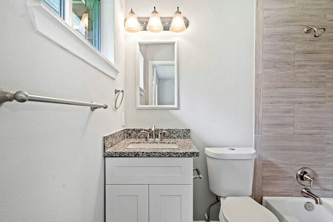 Building Photo - 5815 Effingham Dr