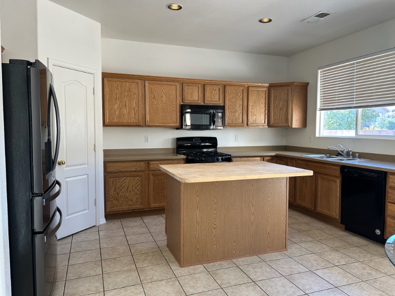 Building Photo - 3723 Oasis Springs Rd NE