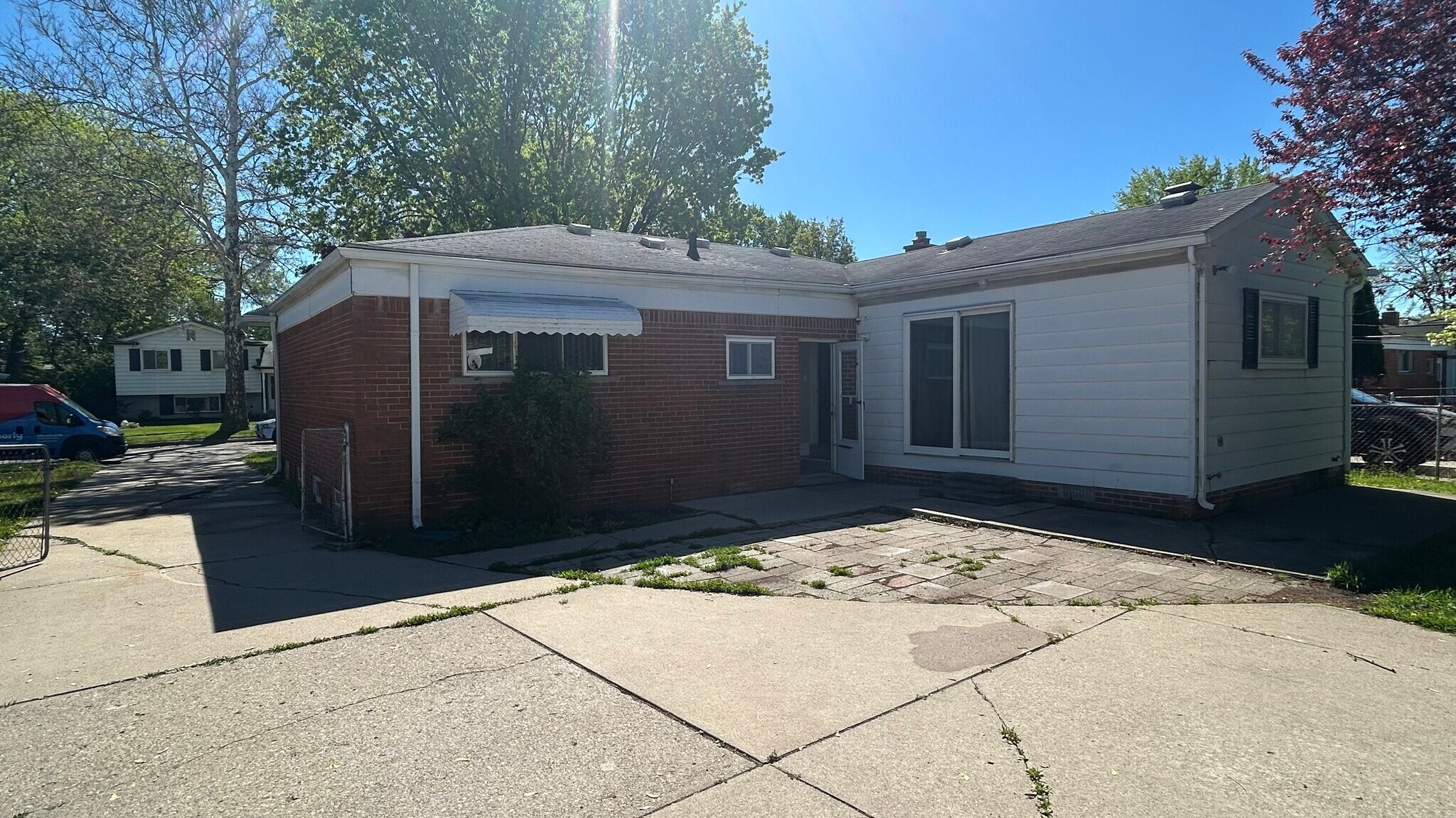 Building Photo - 27247 Pembroke Dr