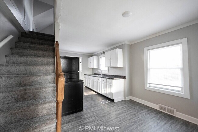 Building Photo - "Charming 3-Bedroom Haven with Spacious Living in Indianapolis – 2,190 Sq Ft of Comfort!"