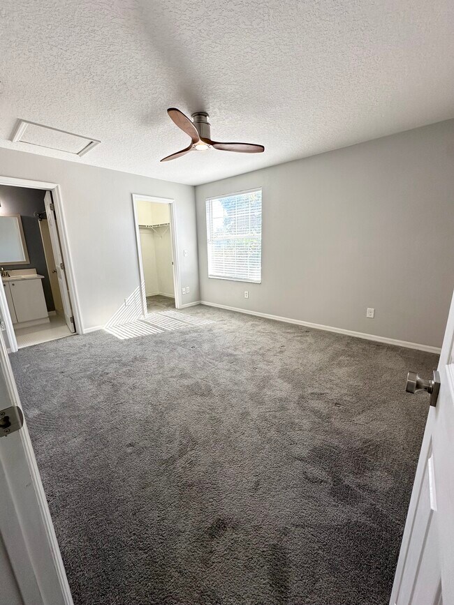 Building Photo - 804 E South St