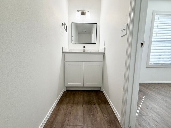 Building Photo - ***5905 B Sara Street***