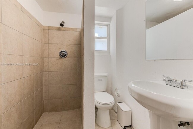 Building Photo - 571 NE 64th St