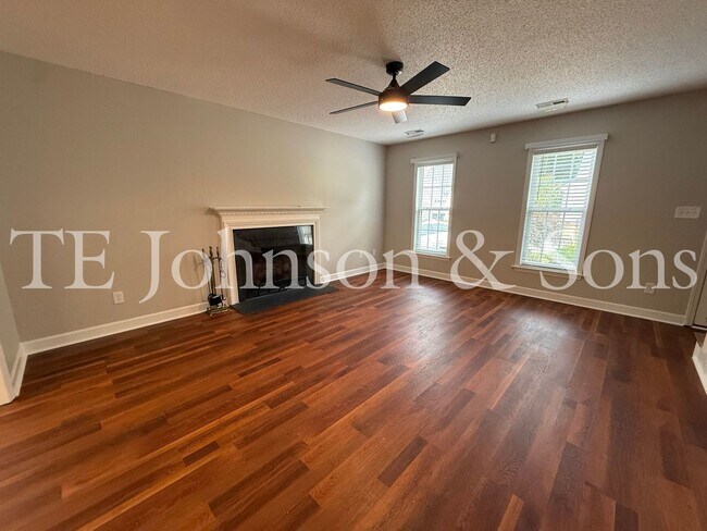 Building Photo - Spacious 3 Bedroom Home with Primary Suite on Main Level in Camden Forest