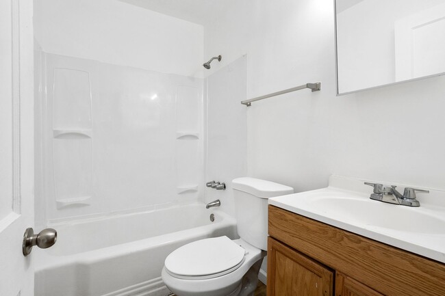 Building Photo - Move-in-Ready 2 bed 1 bath Section 8 Renta...