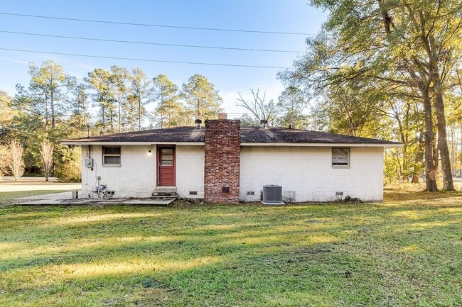 Building Photo - Charming 3-Bedroom 1.5 Bath Cottage-Style Bungalow with Open Floorplan and Kitchen Island