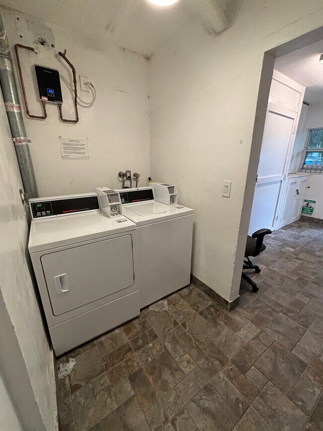 Building Photo - 1301 N 12th Ct