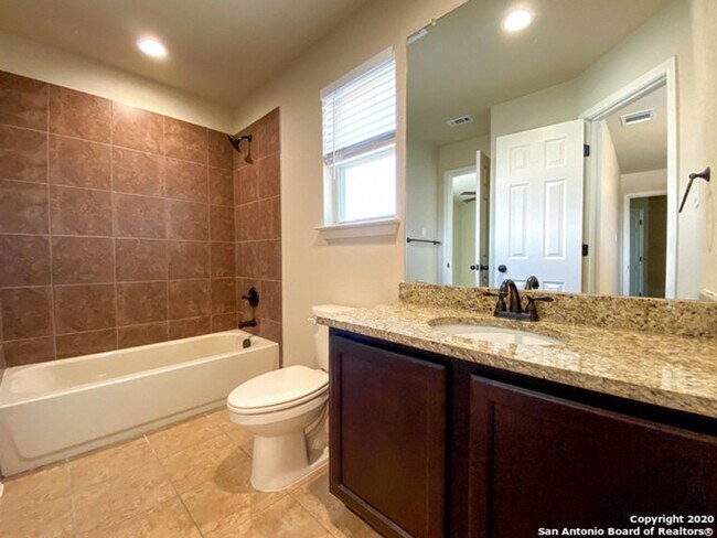 Building Photo - Come Home to Comfort & Style in Seguin, TX!