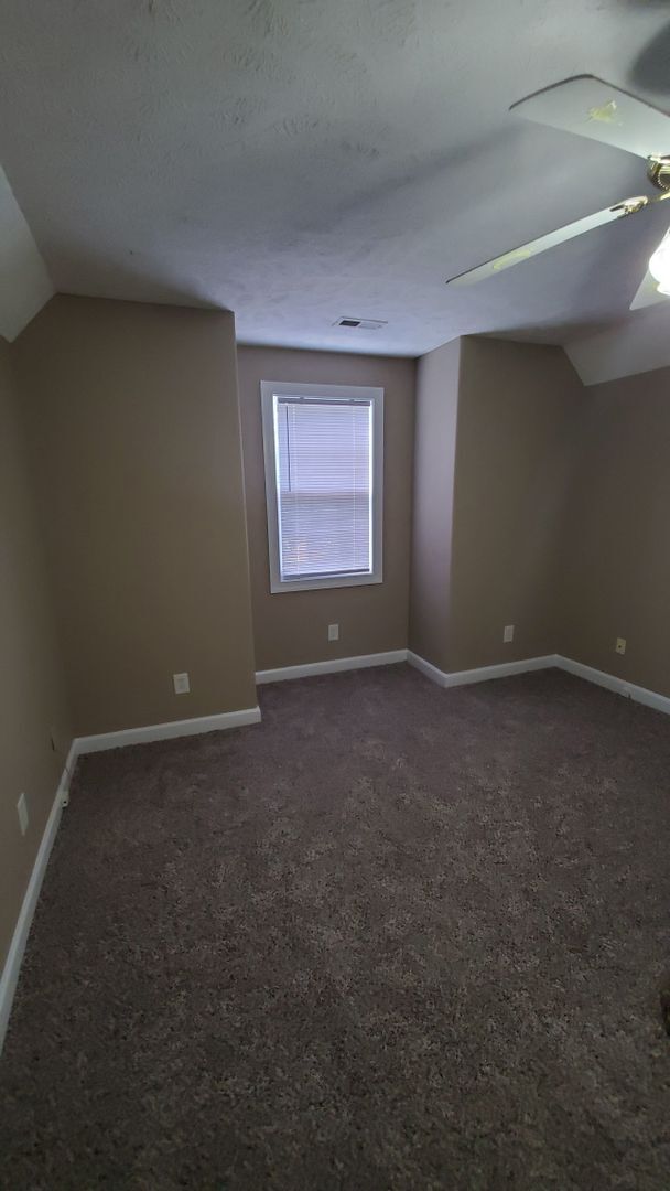 Building Photo - 3 Bedroom Home in Gated Community