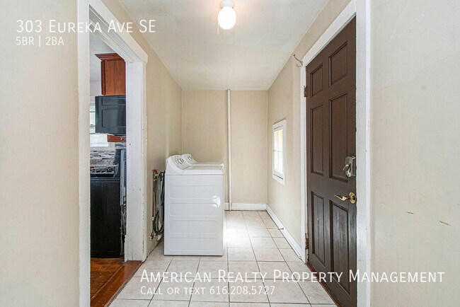 Building Photo - 303 Eureka Ave SE