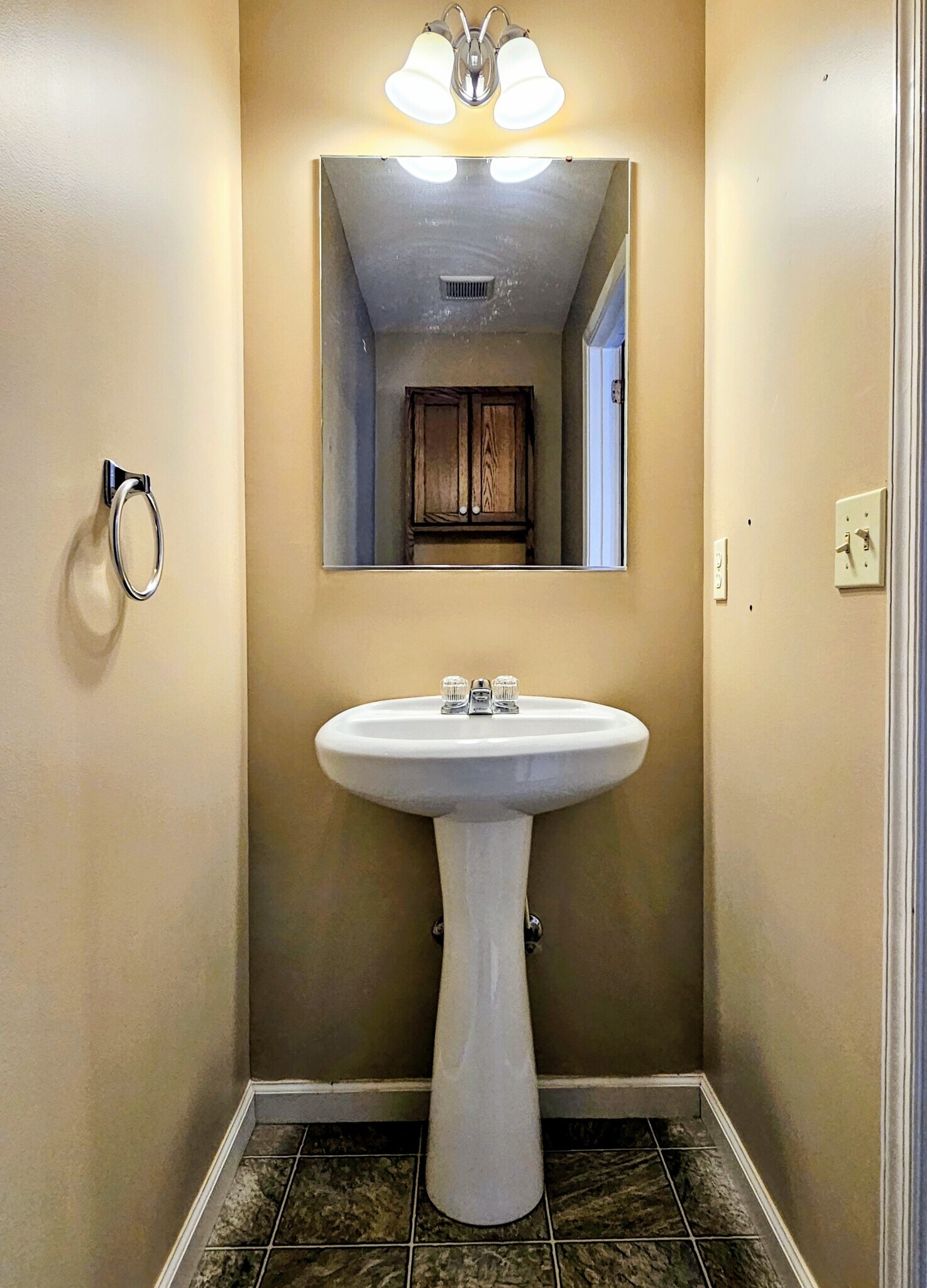 Building Photo - 42 Beverly Dr