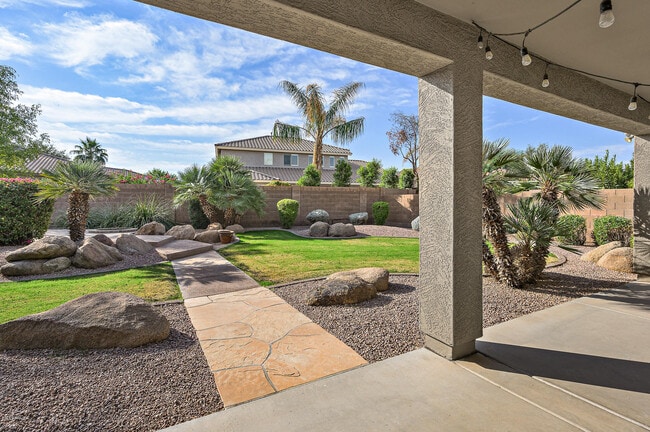 Building Photo - 4129 E Clubview Dr