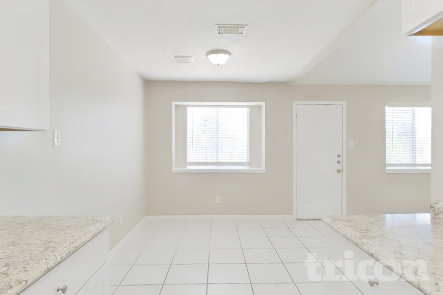 Building Photo - 3446 Edgecreek Dr